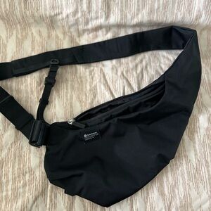 Lululemon crossbody Fanny pack